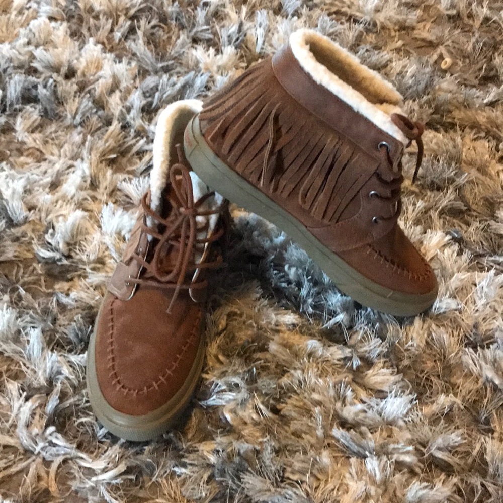 American Eagle size 6 fringe moccasin sneakers